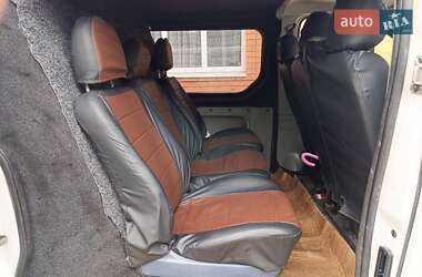 Грузопассажирский фургон Renault Trafic 2006 в 
