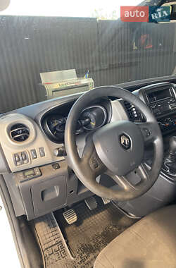 Минивэн Renault Trafic 2016 в 