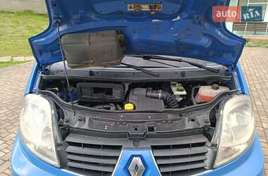 Мінівен Renault Trafic 2011 в 