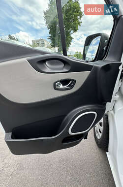 Грузопассажирский фургон Renault Trafic 2018 в 