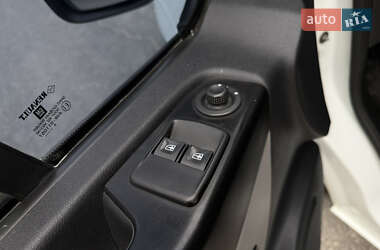 Грузовой фургон Renault Trafic 2015 в 