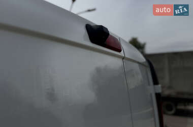 Грузовой фургон Renault Trafic 2015 в 