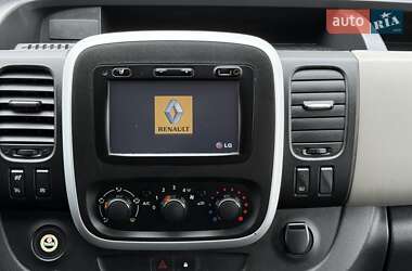 Мінівен Renault Trafic 2015 в 