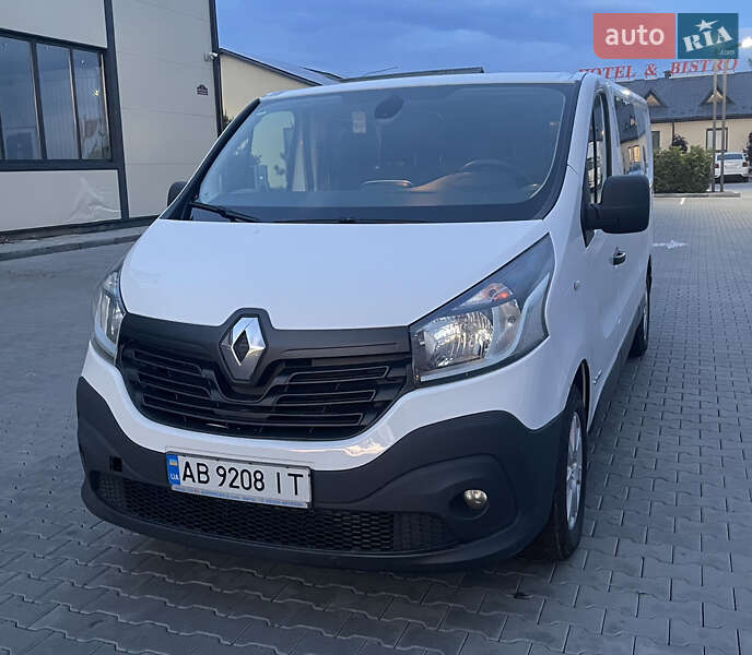 Грузопассажирский фургон Renault Trafic 2016 в 