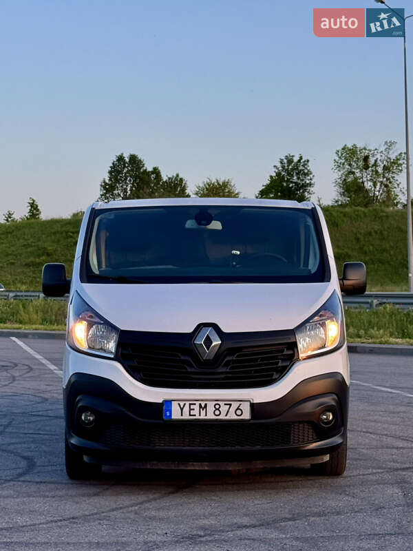 Грузовой фургон Renault Trafic 2016 в Полтаве