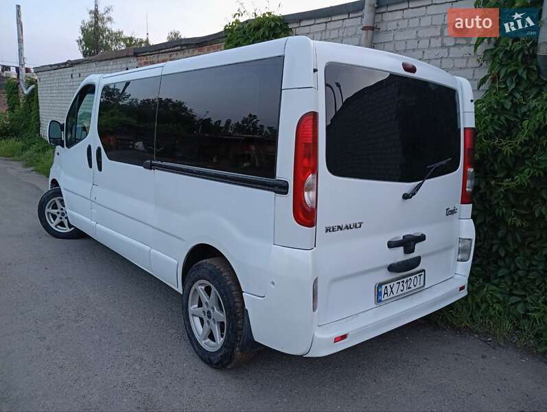 Мінівен Renault Trafic 2011 в 