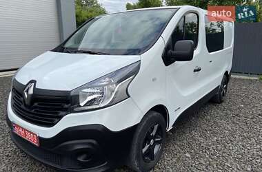 Грузопассажирский фургон Renault Trafic 2015 в 