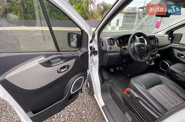 Грузопассажирский фургон Renault Trafic 2015 в 