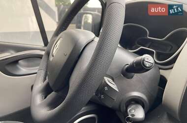 Грузопассажирский фургон Renault Trafic 2015 в 