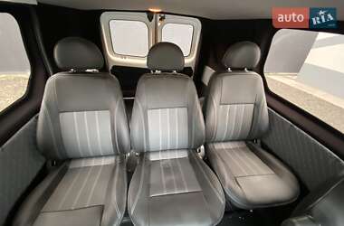 Грузопассажирский фургон Renault Trafic 2015 в 