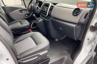 Грузопассажирский фургон Renault Trafic 2015 в 