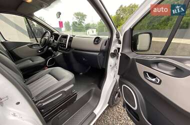 Грузопассажирский фургон Renault Trafic 2015 в 