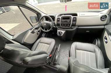 Грузопассажирский фургон Renault Trafic 2015 в 