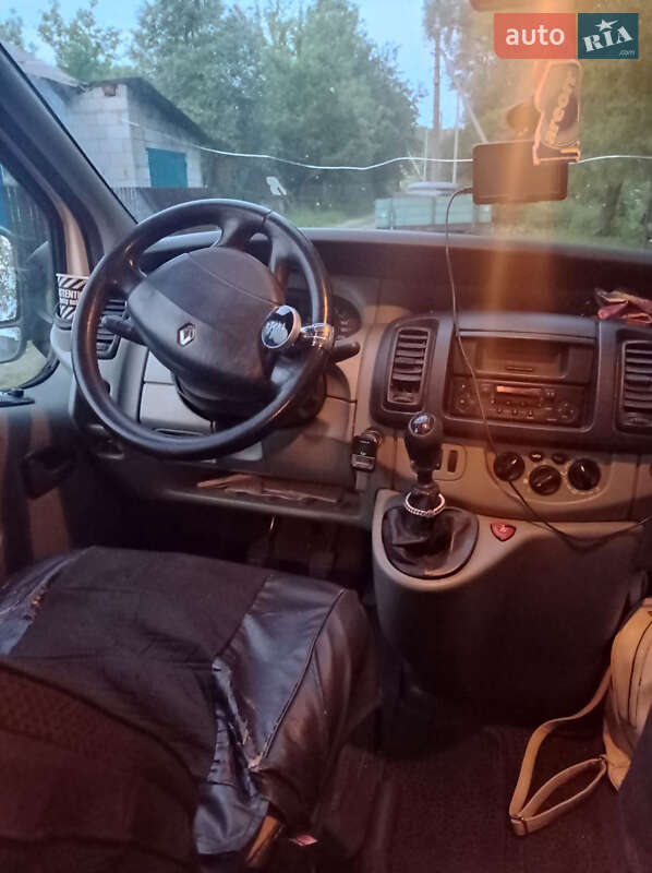 Минивэн Renault Trafic 2005 в Свессе
