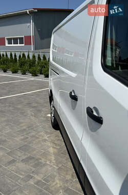 Грузовой фургон Renault Trafic 2022 в 