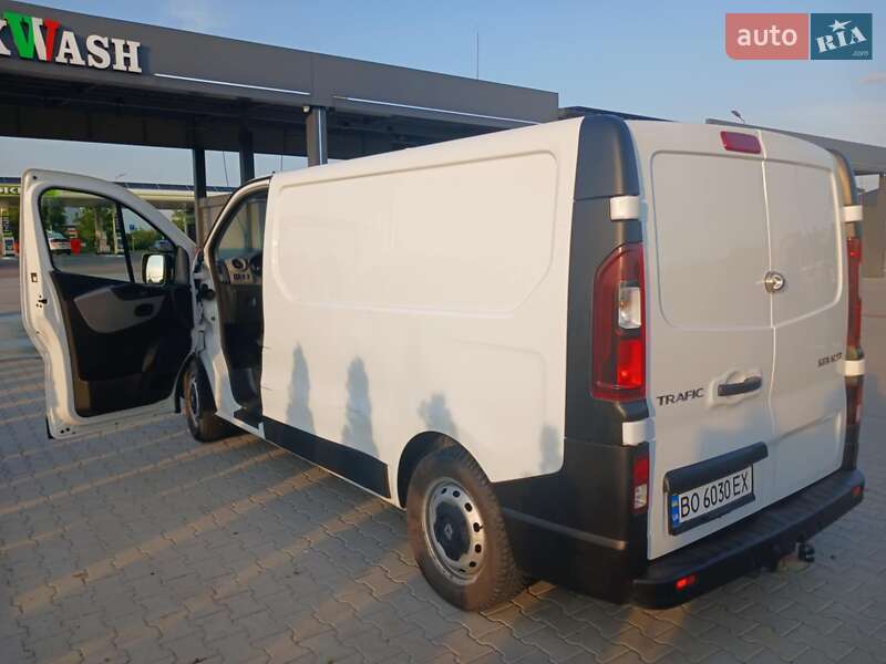 Грузовой фургон Renault Trafic 2016 в Красном