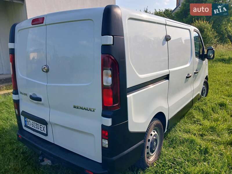 Грузовой фургон Renault Trafic 2016 в Красном