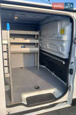 Грузовой фургон Renault Trafic 2016 в 