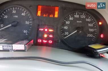 Грузопассажирский фургон Renault Trafic 2005 в 