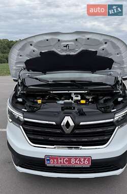Минивэн Renault Trafic 2022 в 