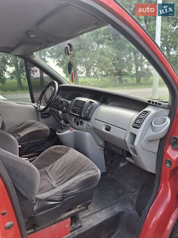 Минивэн Renault Trafic 2002 в Ромнах