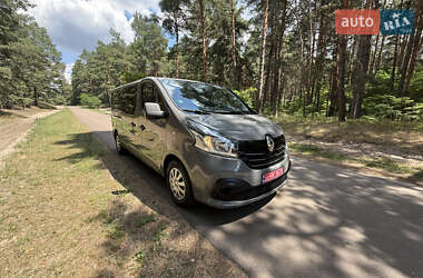 Минивэн Renault Trafic 2017 в 
