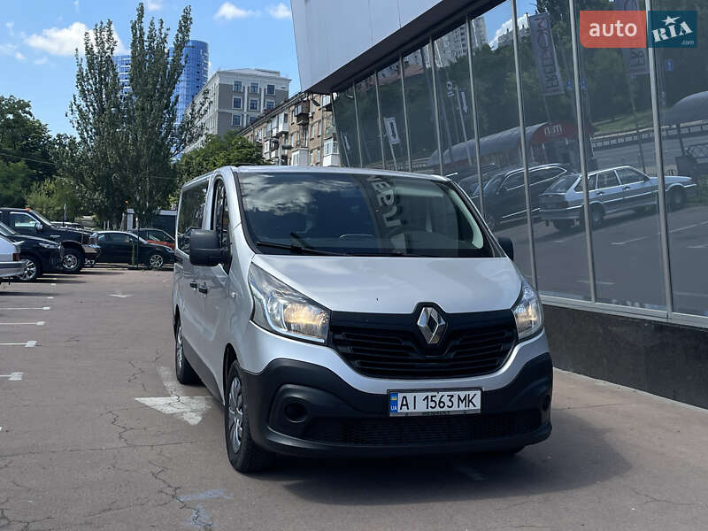Мінівен Renault Trafic 2015 в 