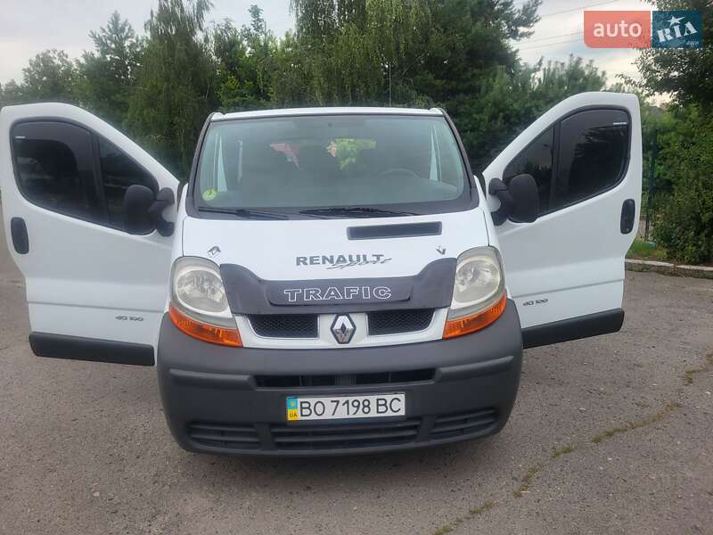 Мінівен Renault Trafic 2004 в Хмельницькому
