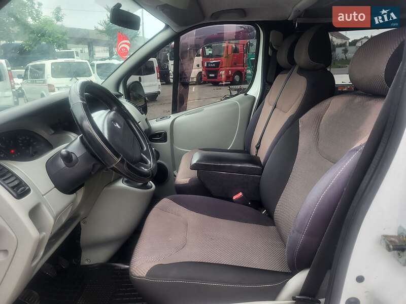 Мінівен Renault Trafic 2004 в Хмельницькому