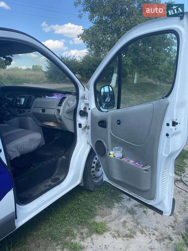 Мінівен Renault Trafic 2002 в Бершаді фото 5 Мінівен Renault Trafic 2002 в Бершаді