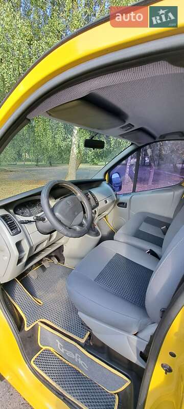 Минивэн Renault Trafic 2004 в Ровно