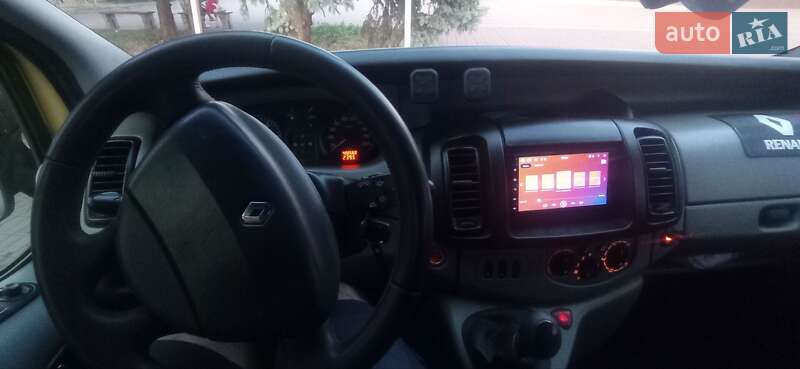 Минивэн Renault Trafic 2004 в Кривом Роге