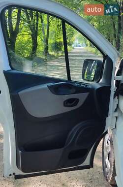 Минивэн Renault Trafic 2016 в 