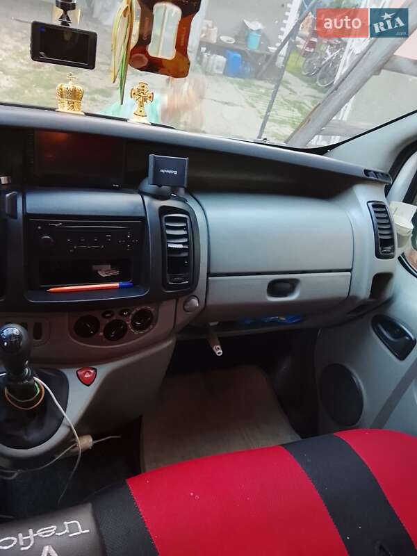 Мінівен Renault Trafic 2006 в Кельменцях