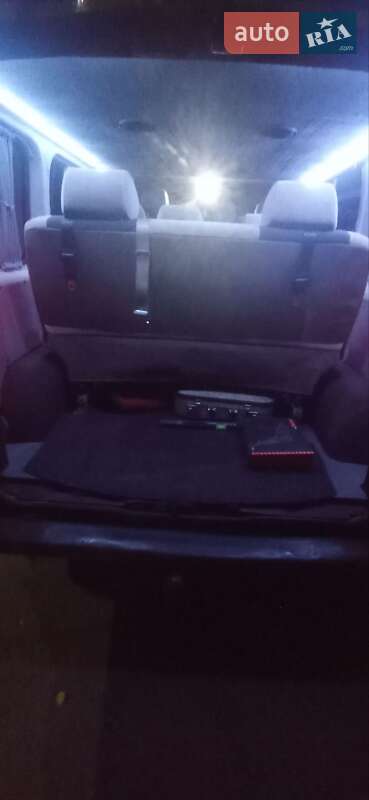 Минивэн Renault Trafic 2004 в Кривом Роге