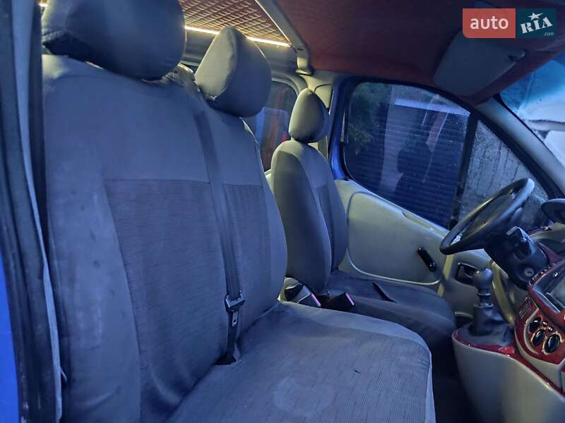 Минивэн Renault Trafic 2005 в Ивано-Франковске