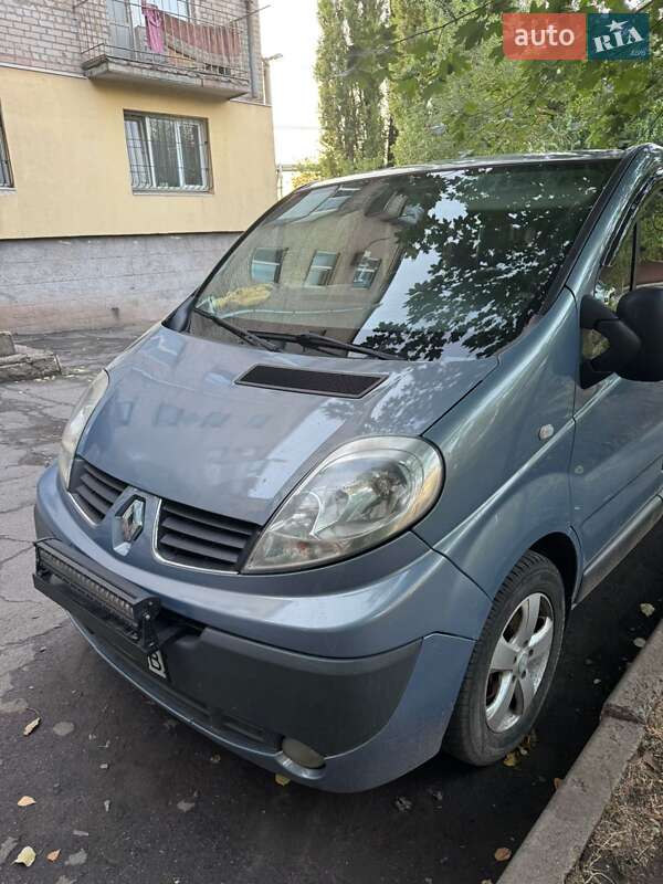 Мінівен Renault Trafic 2007 в Кривому Розі