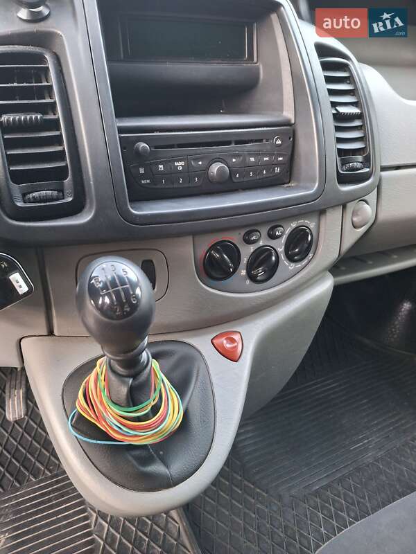 Минивэн Renault Trafic 2012 в Славском фото 15 Минивэн Renault Trafic 2012 в Славском