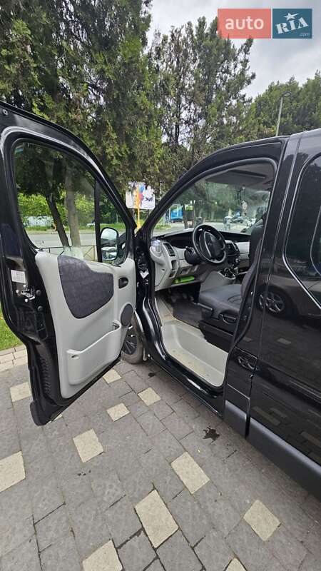 Минивэн Renault Trafic 2006 в Ужгороде