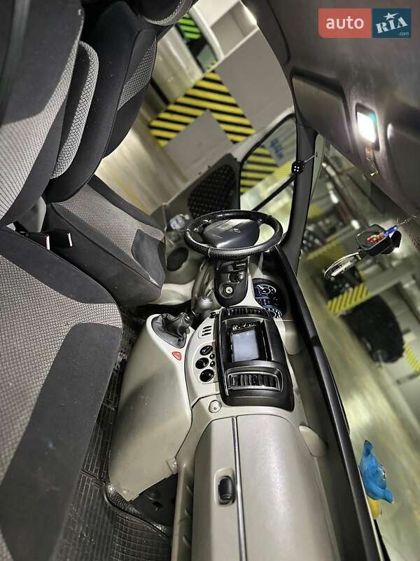 Мінівен Renault Trafic 2004 в Одесі