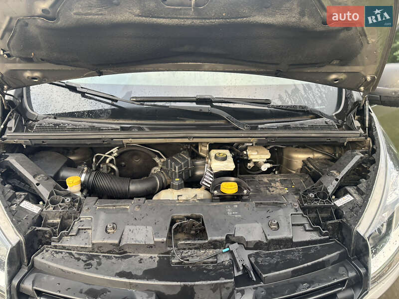 Минивэн Renault Trafic 2015 в Хусте фото 10 Минивэн Renault Trafic 2015 в Хусте