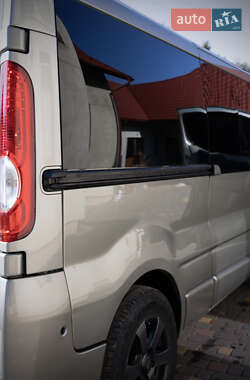 Минивэн Renault Trafic 2012 в 