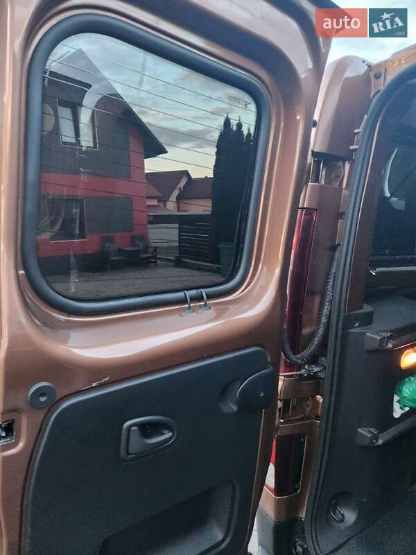 Минивэн Renault Trafic 2015 в Ивано-Франковске