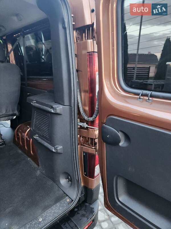 Минивэн Renault Trafic 2015 в Ивано-Франковске