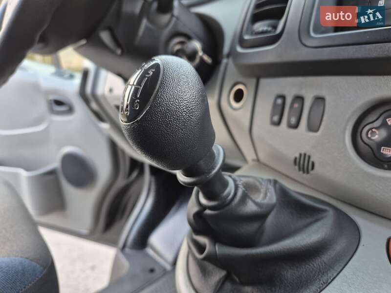 Грузовой фургон Renault Trafic 2013 в Радивилове