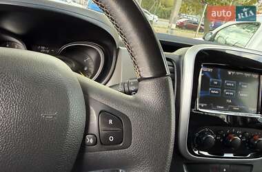 Минивэн Renault Trafic 2016 в 