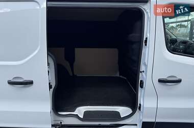 Грузопассажирский фургон Renault Trafic 2020 в 