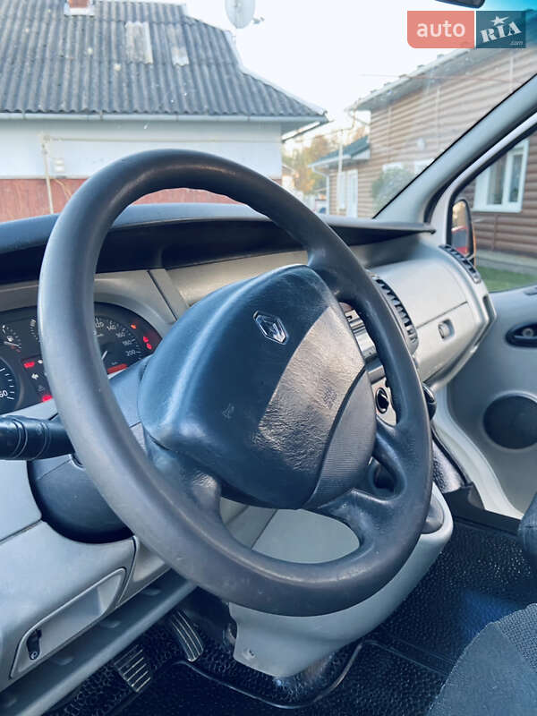 Мінівен Renault Trafic 2004 в Косові