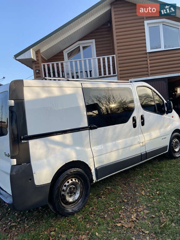 Мінівен Renault Trafic 2004 в Косові