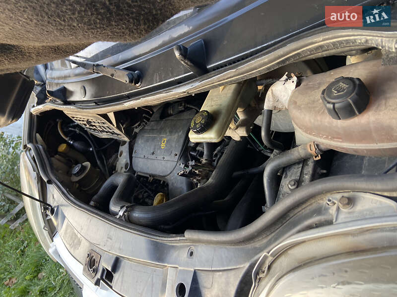 Мінівен Renault Trafic 2004 в Косові